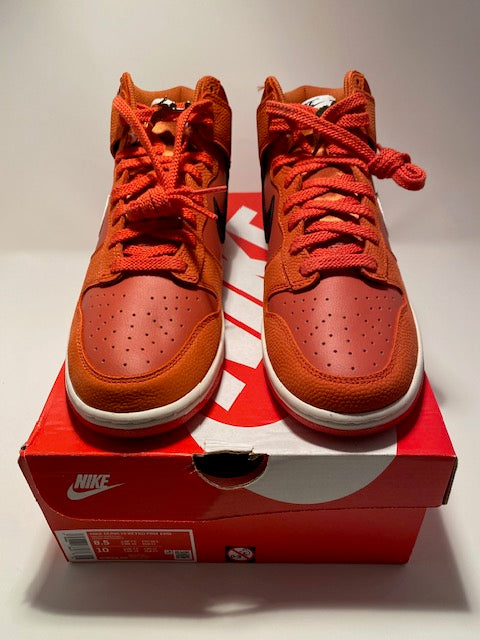 Sneakers Size 8 1/2. (Dunk High Retro)